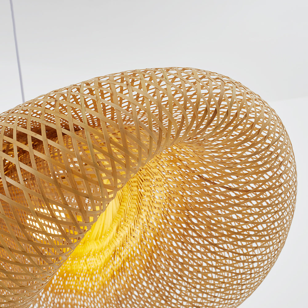 Lámpara colgante de bambú hecha a mano Garduru — diseño natural, luz ambiental suave