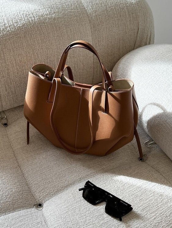 Voss Vintage Leather Shoulder Bag — Spacious Interior, Elegant Silhouette, Timeless Design
