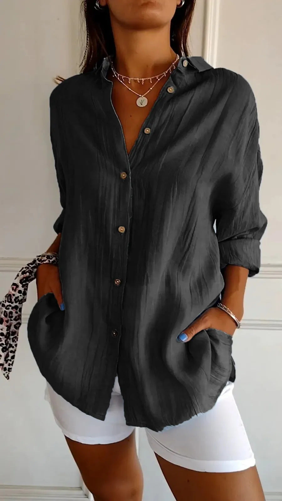 Chemise longue plissée à col cranté