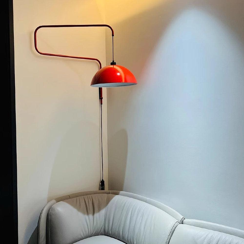 Nordisk kreativ rød vegglampe med svingarm til stuen | boxzora