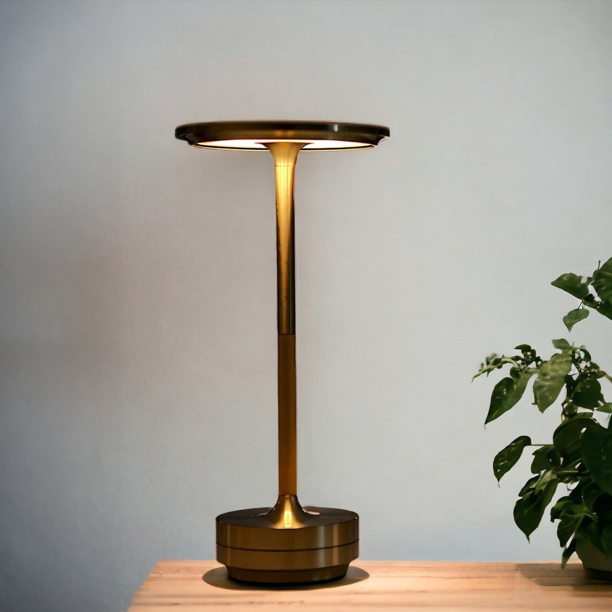 Aura moderne LED-Tischlampe – kabellos wiederaufladbar, Touch-Steuerung, minimalistisches Design