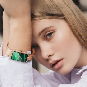Smartwatch — monitorização elegante da saúde, conectividade contínua, design feminino