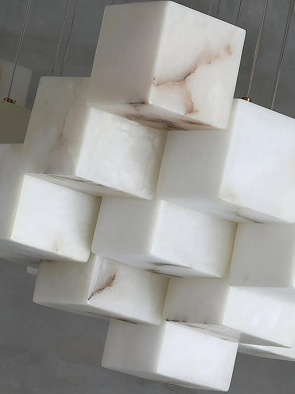 Kubusvormige hanglamp van marmer en messing met meerdere lichtpunten voor de eetkamer | boxzora