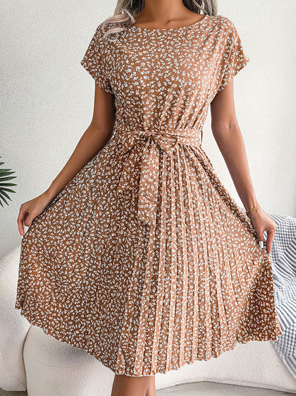 Robe fluide imprimée à manches courtes, col noué & jupe plissée – Printemps / Été