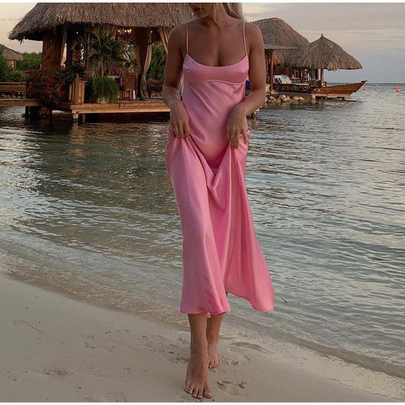 Robe Longue Satinée Rose – Élégance Sensuelle pour Femmes Audacieuses