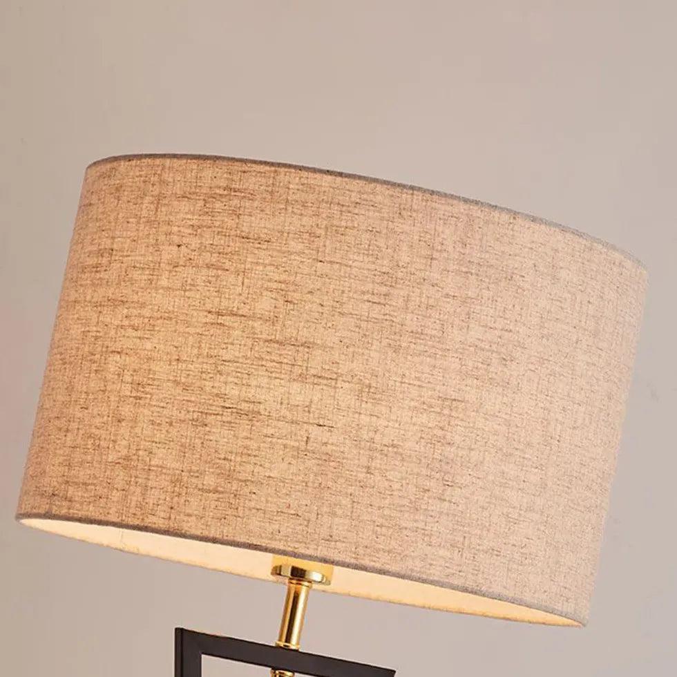 Moderne Eisen-Dreibein-Stehlampe für das Wohnzimmer | boxzora
