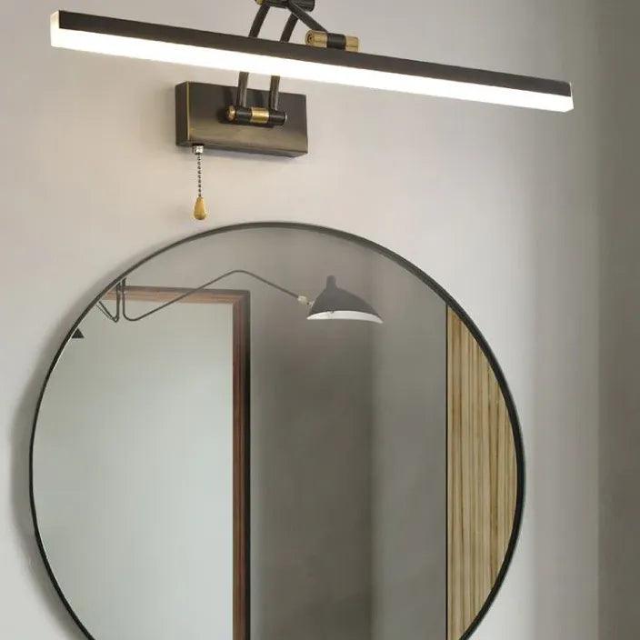 Éclairage de salle de bains au-dessus du miroir en laiton, style luxe discret | boxzora