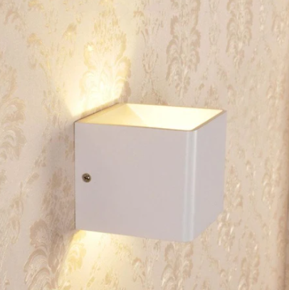 Moderne LED-væglampe fra Garduru — energieffektivt, alsidigt design