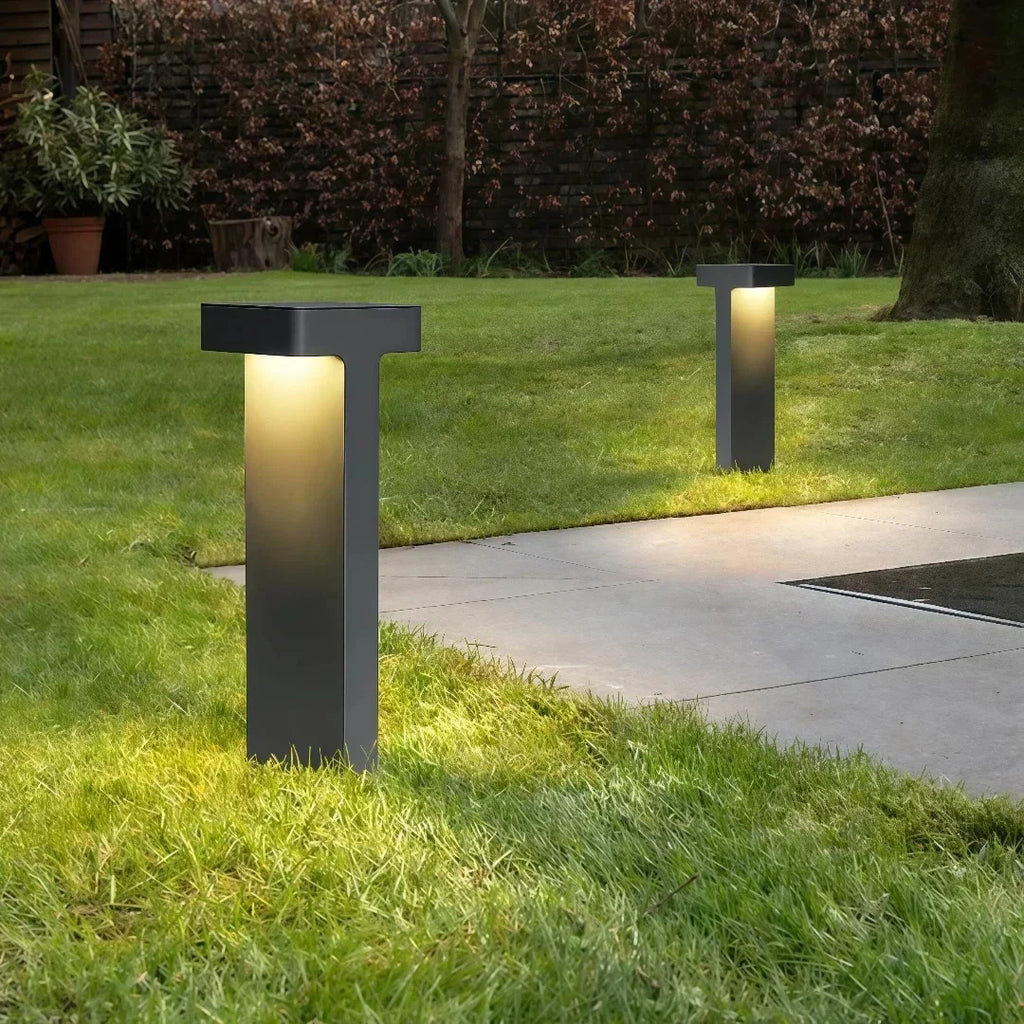 Minimalistisk utendørs pullertlampe i metall for hagen, solcelledrevet | boxzora