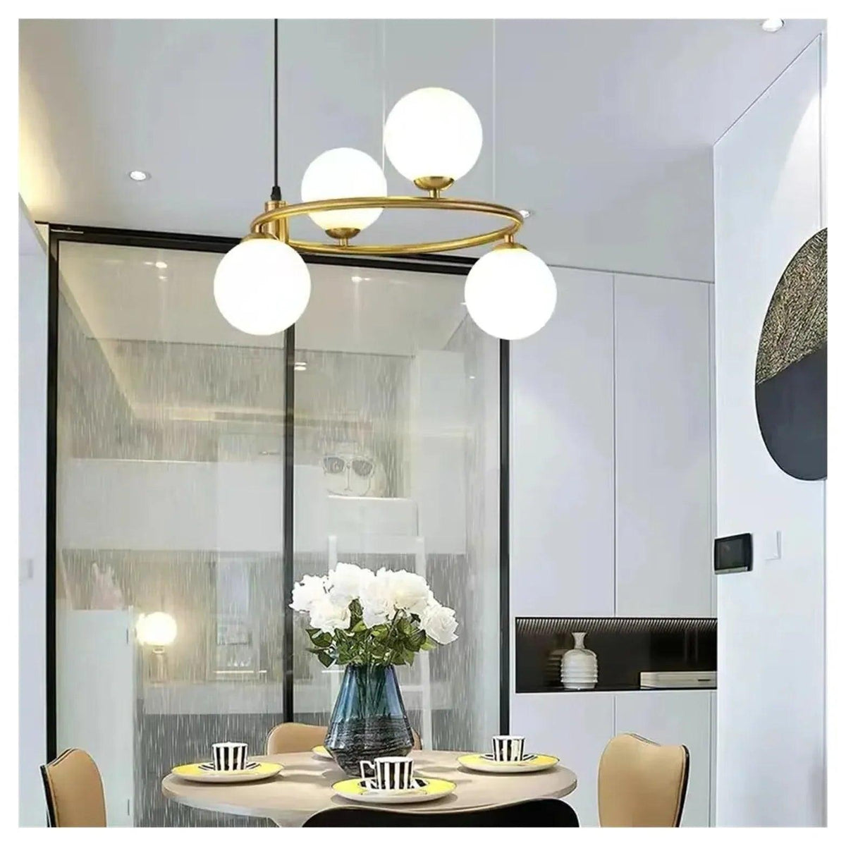 Lampă suspendată modernă cu bilă din sticlă pentru living | boxzora