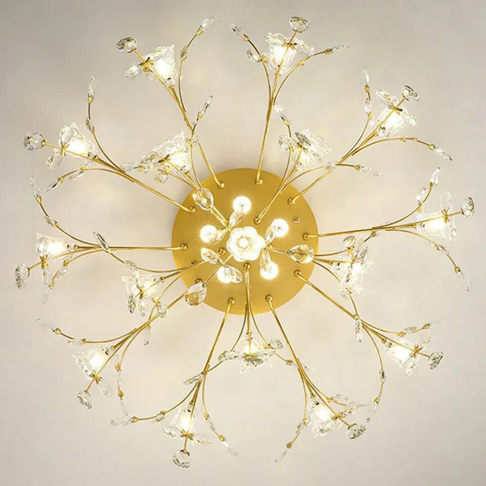 Luksuriøs loftslampe med blomstermotiv og krystaller til stuen | boxzora