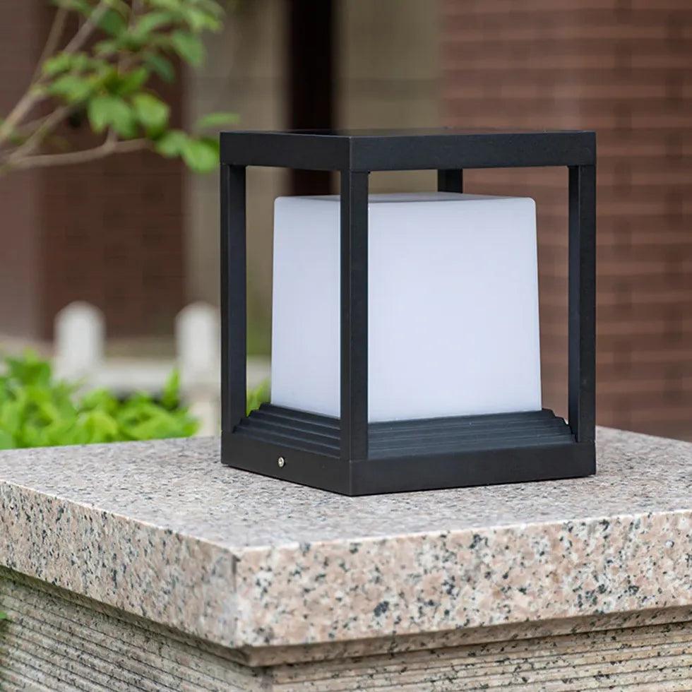 Minimalistisk, vanntett utendørs søylelampe i firkantet design | boxzora