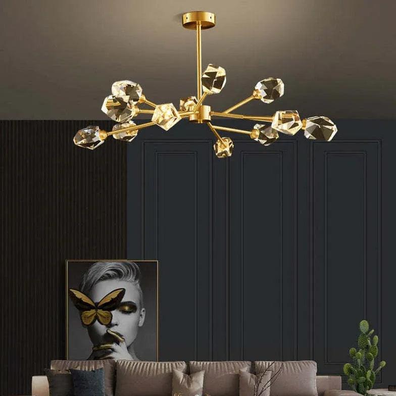 Moderne lysekrone i messing og krystal med molekyledesign til spisebordet | boxzora