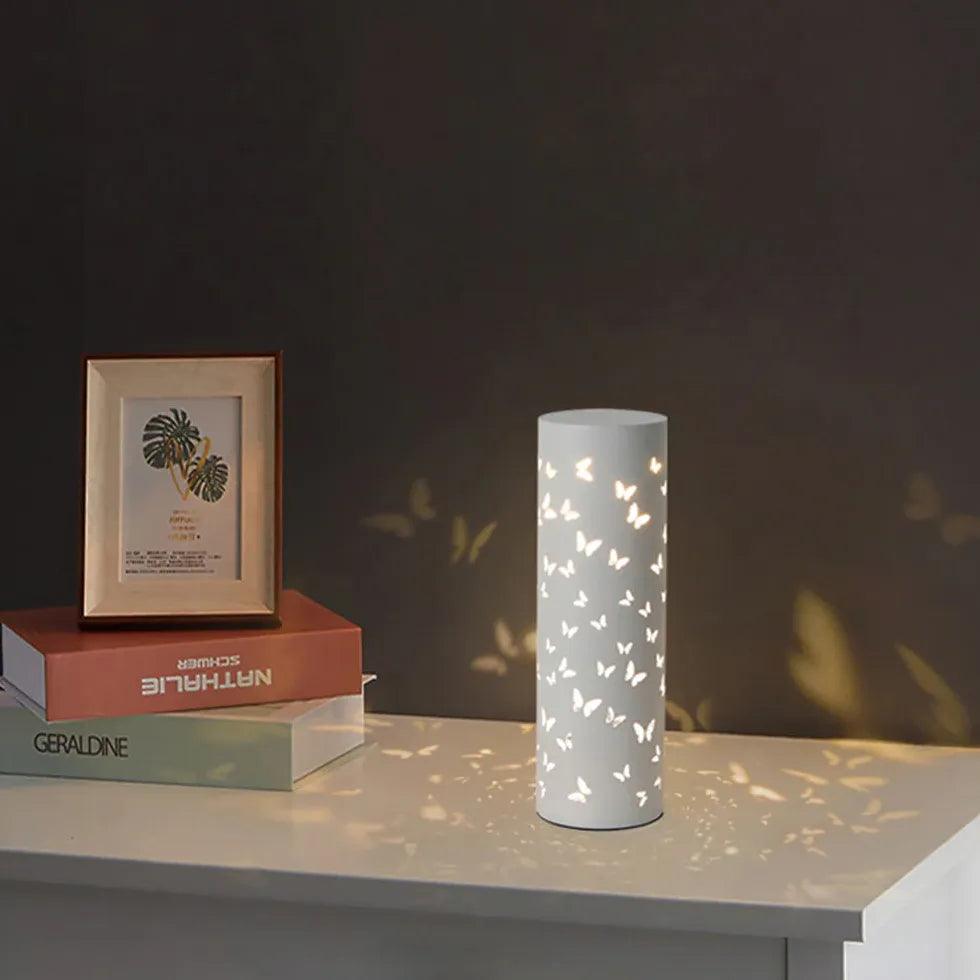 Moderne minimalistische Stehlampe mit Schmetterlingsprojektion | boxzora