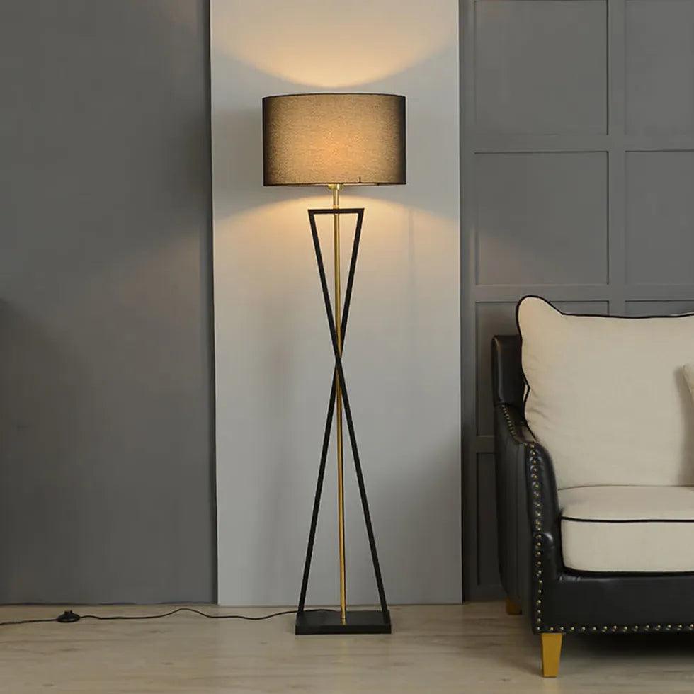Moderne Eisen-Dreibein-Stehlampe für das Wohnzimmer | boxzora