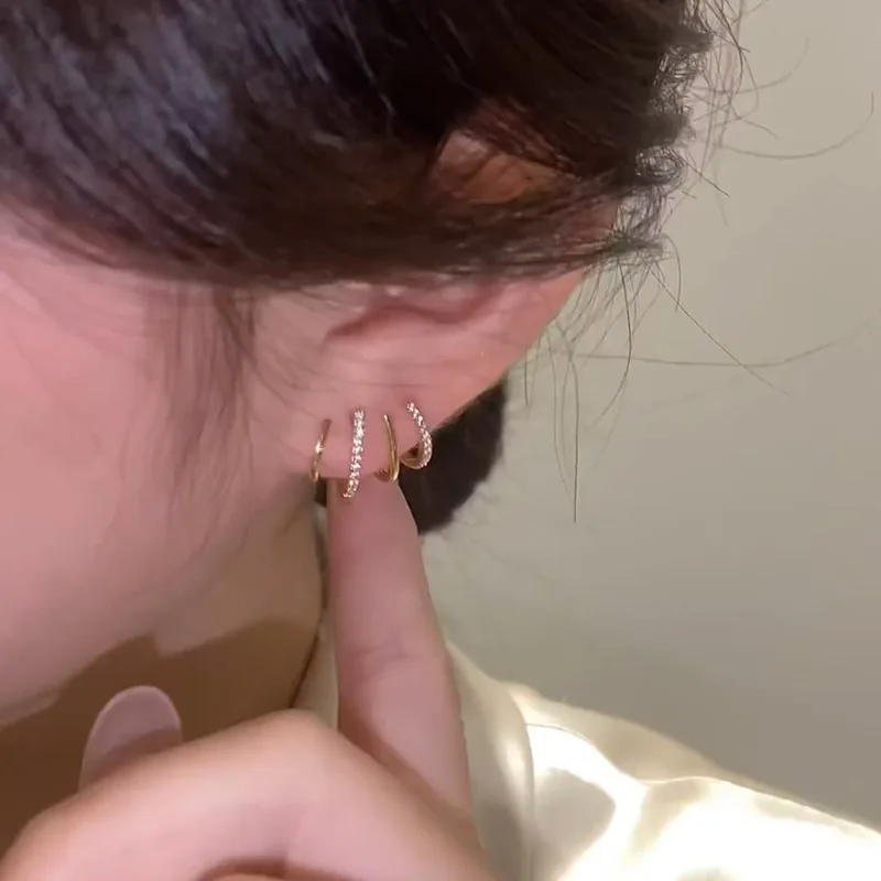 Orecchini attorcigliati — Silhouette elegante in oro o argento