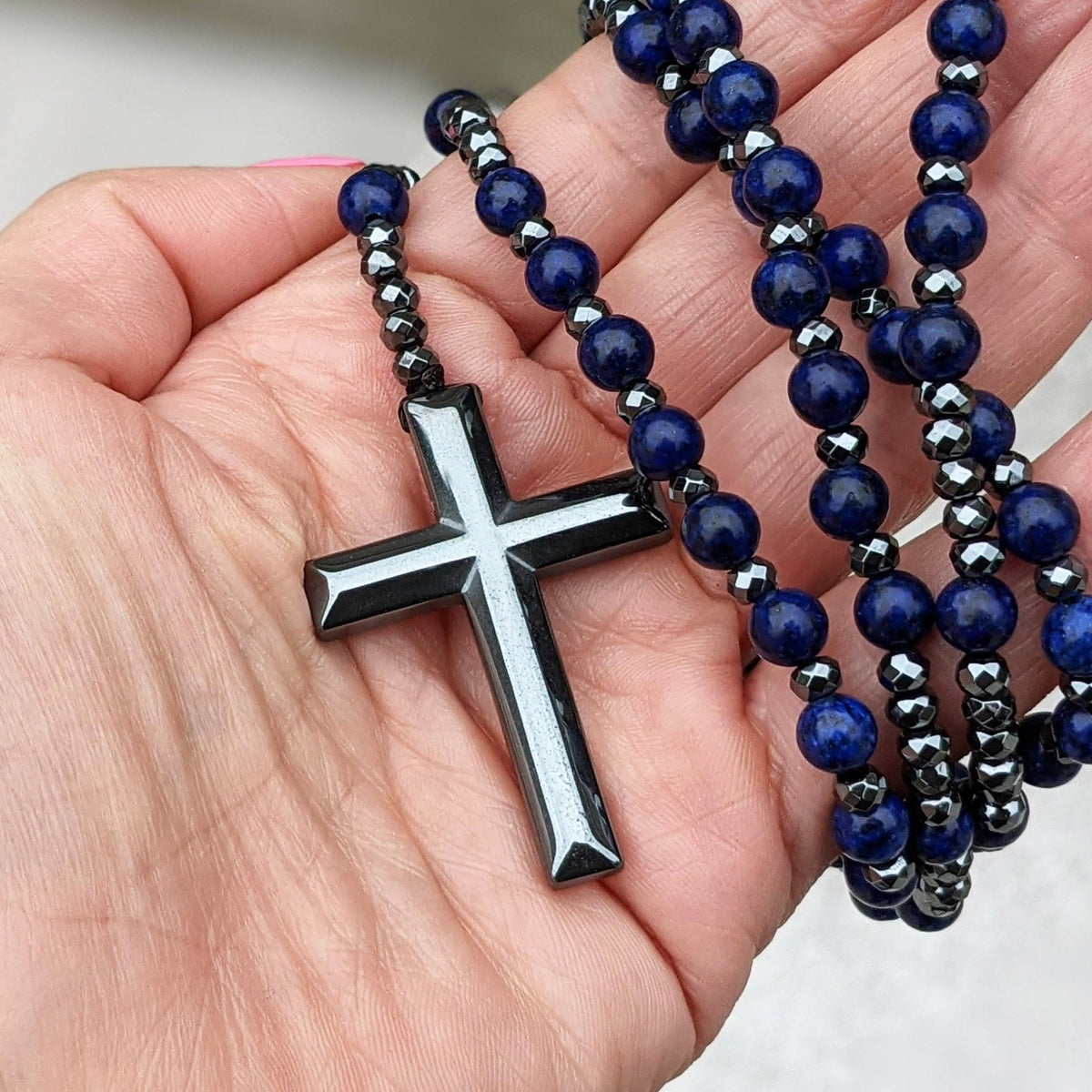 Collana con rosario da uomo Orion — Catena con perle a forma di croce in occhio di tigre e lapislazzuli