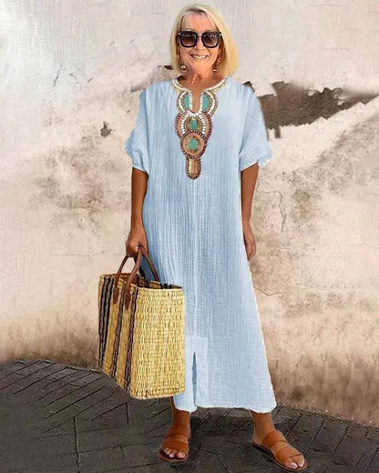 Robe été en lin brodé fendue