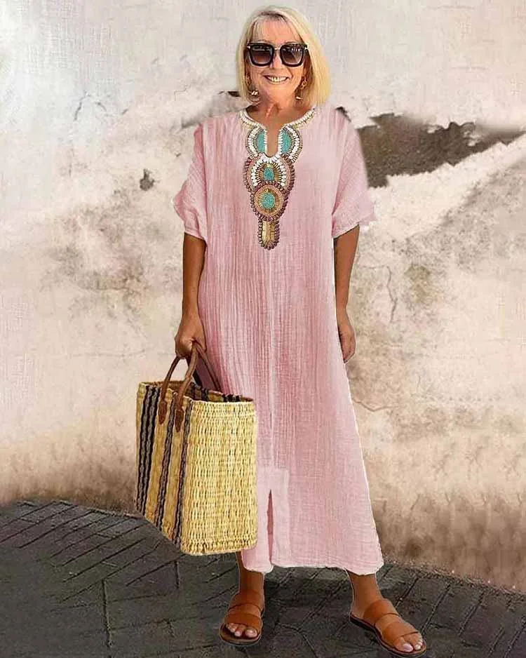 Robe été en lin brodé fendue