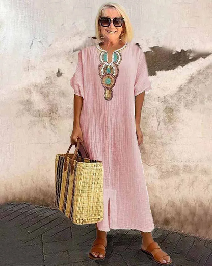 Robe été en lin brodé fendue