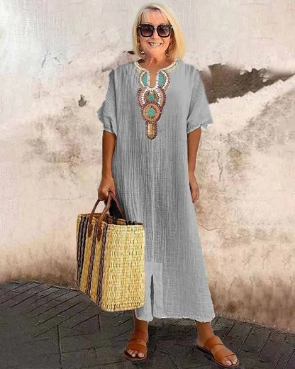 Robe été en lin brodé fendue
