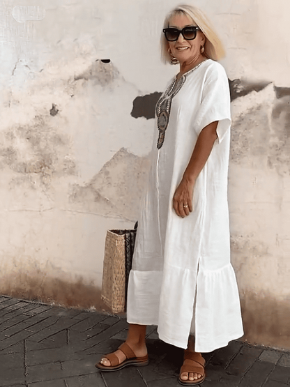 Robe été en lin brodé fendue