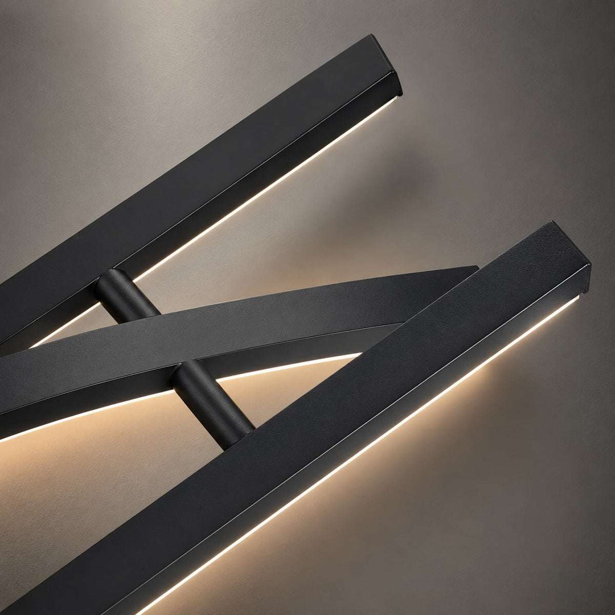 مصباح معلق خطي LED عصري — هيكل من الألومنيوم الأسود، قابل للتعتيم، وارتفاع قابل للتعديل