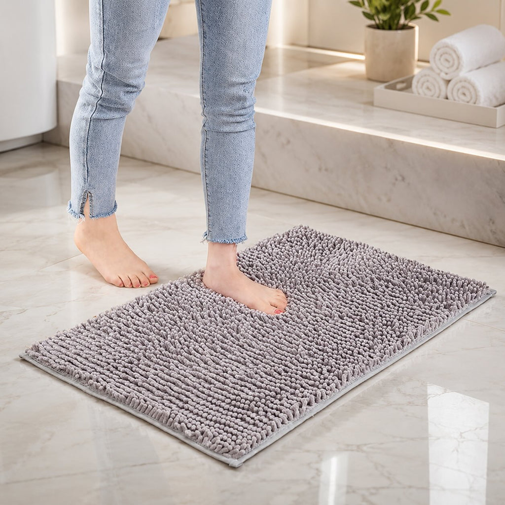 Alfombrilla de baño moderna de chenilla — acolchado de espuma viscoelástica, base antideslizante, superficie ultraabsorbente