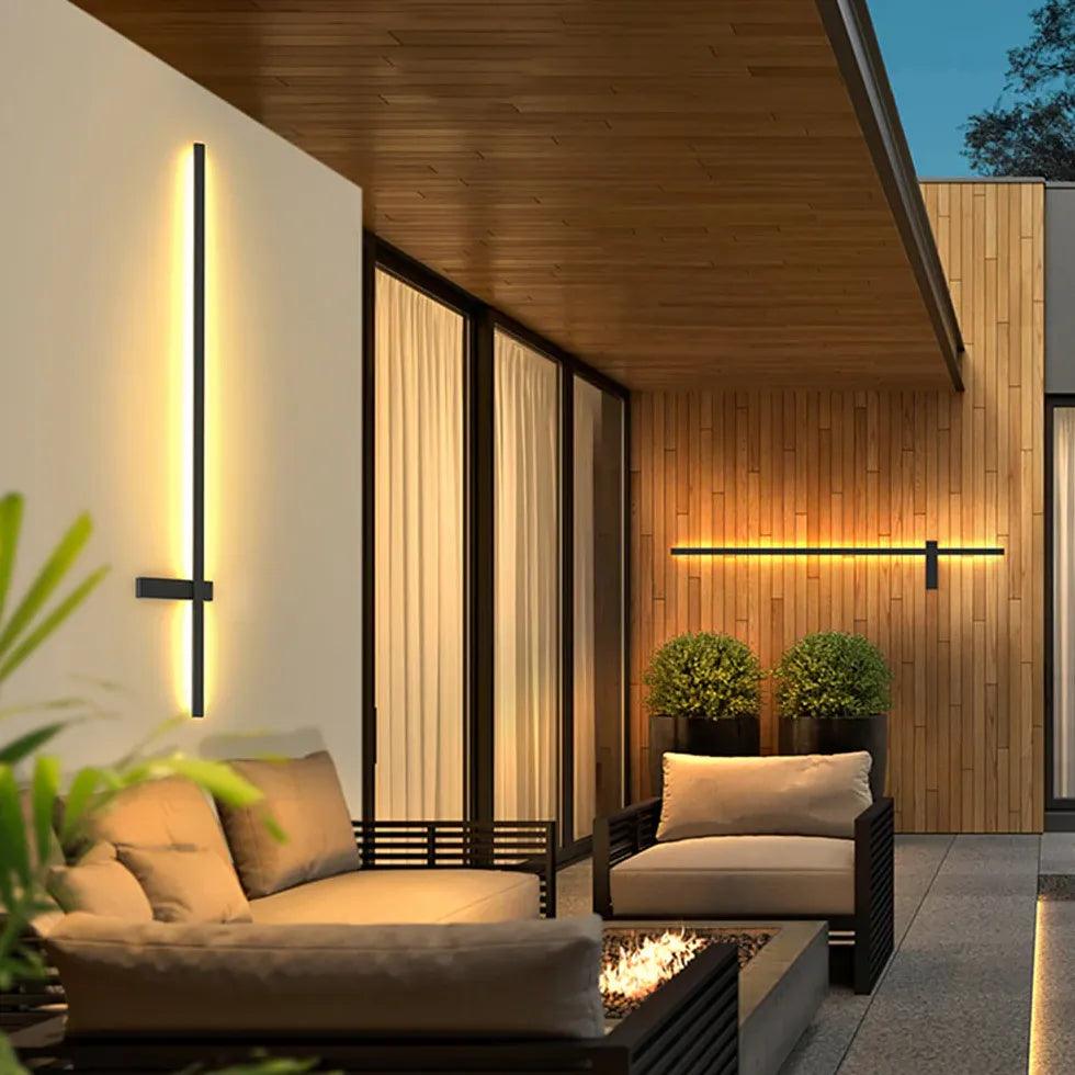 Moderne lineær utendørs vegglampe i svart metall, solenergi, IP65 | boxzora