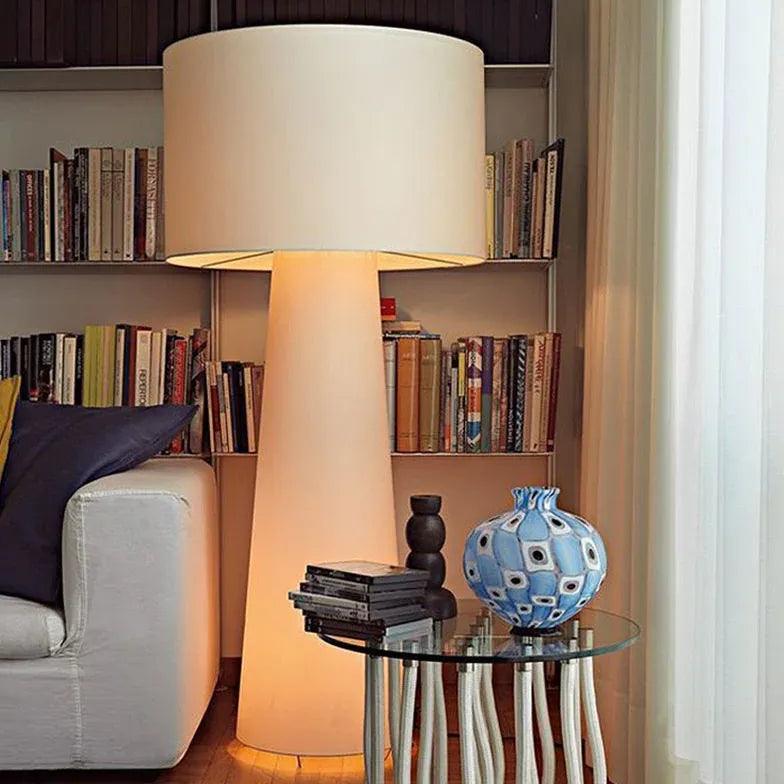 Moderne schlichte Stehlampe mit Stoffschirm | boxzora