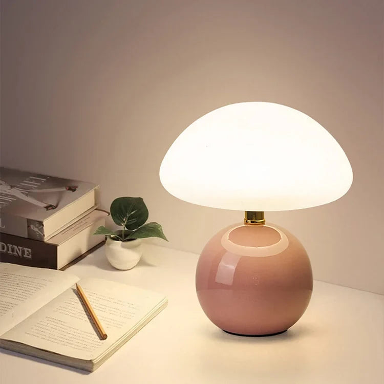 Francuska lampa stołowa w kształcie kremowego grzyba — rzeźbiarski design Bauhausu