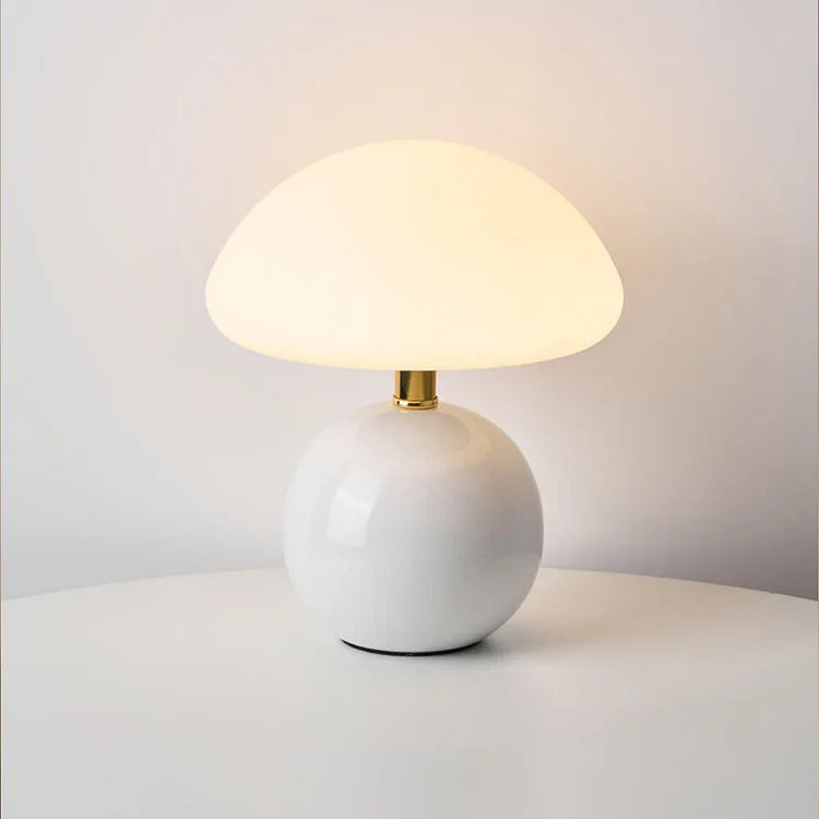 Francuska lampa stołowa w kształcie kremowego grzyba — rzeźbiarski design Bauhausu