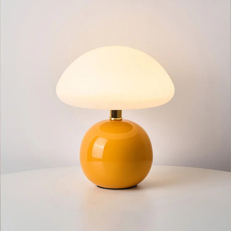Francuska lampa stołowa w kształcie kremowego grzyba — rzeźbiarski design Bauhausu