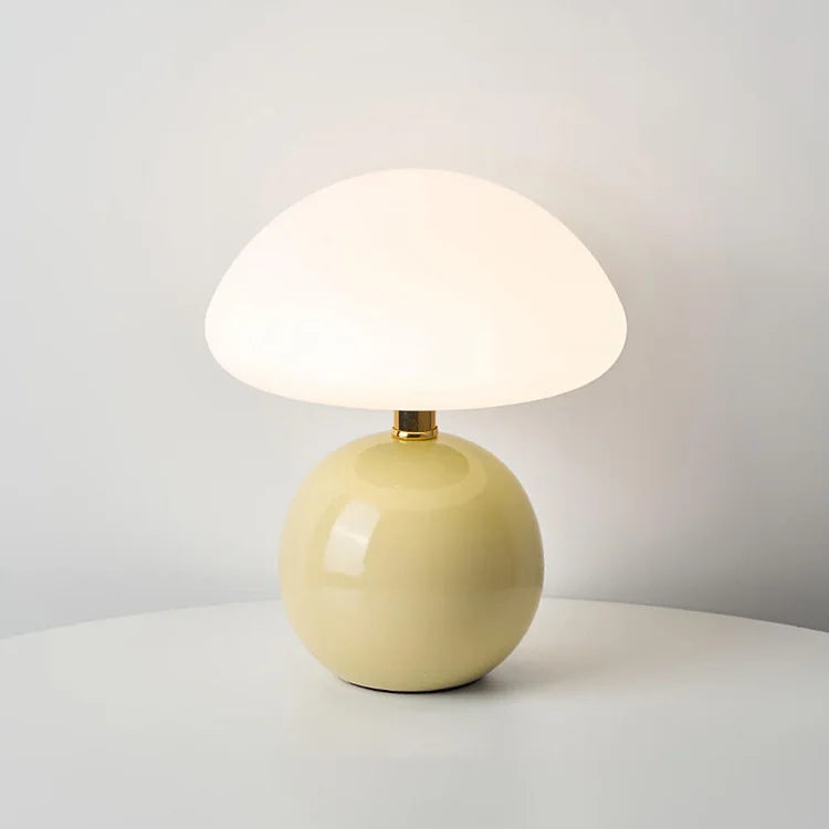 Francuska lampa stołowa w kształcie kremowego grzyba — rzeźbiarski design Bauhausu