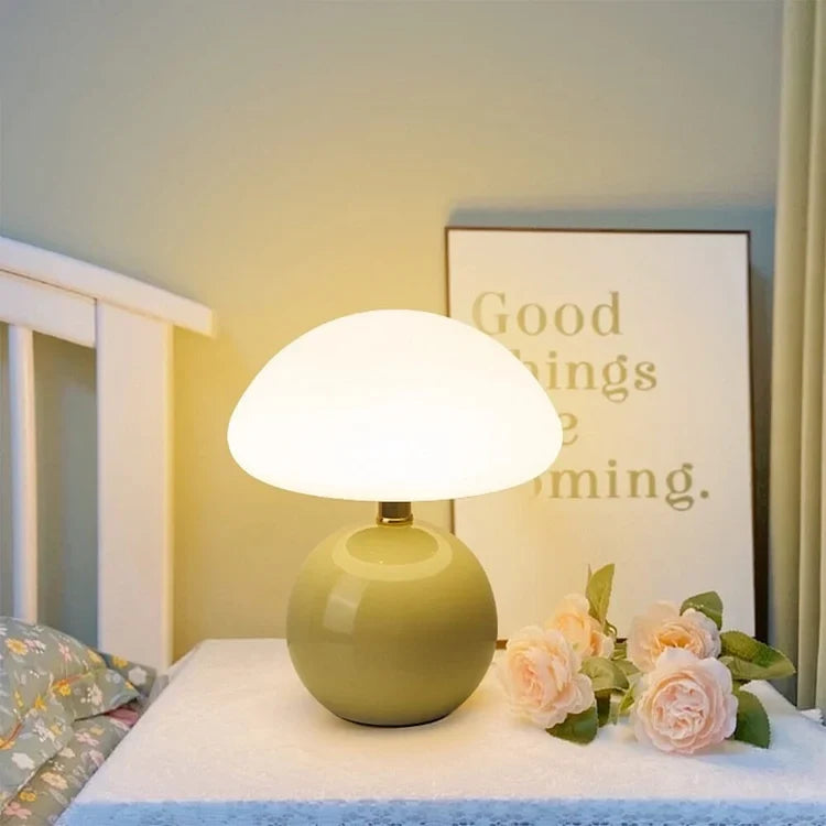 Francuska lampa stołowa w kształcie kremowego grzyba — rzeźbiarski design Bauhausu