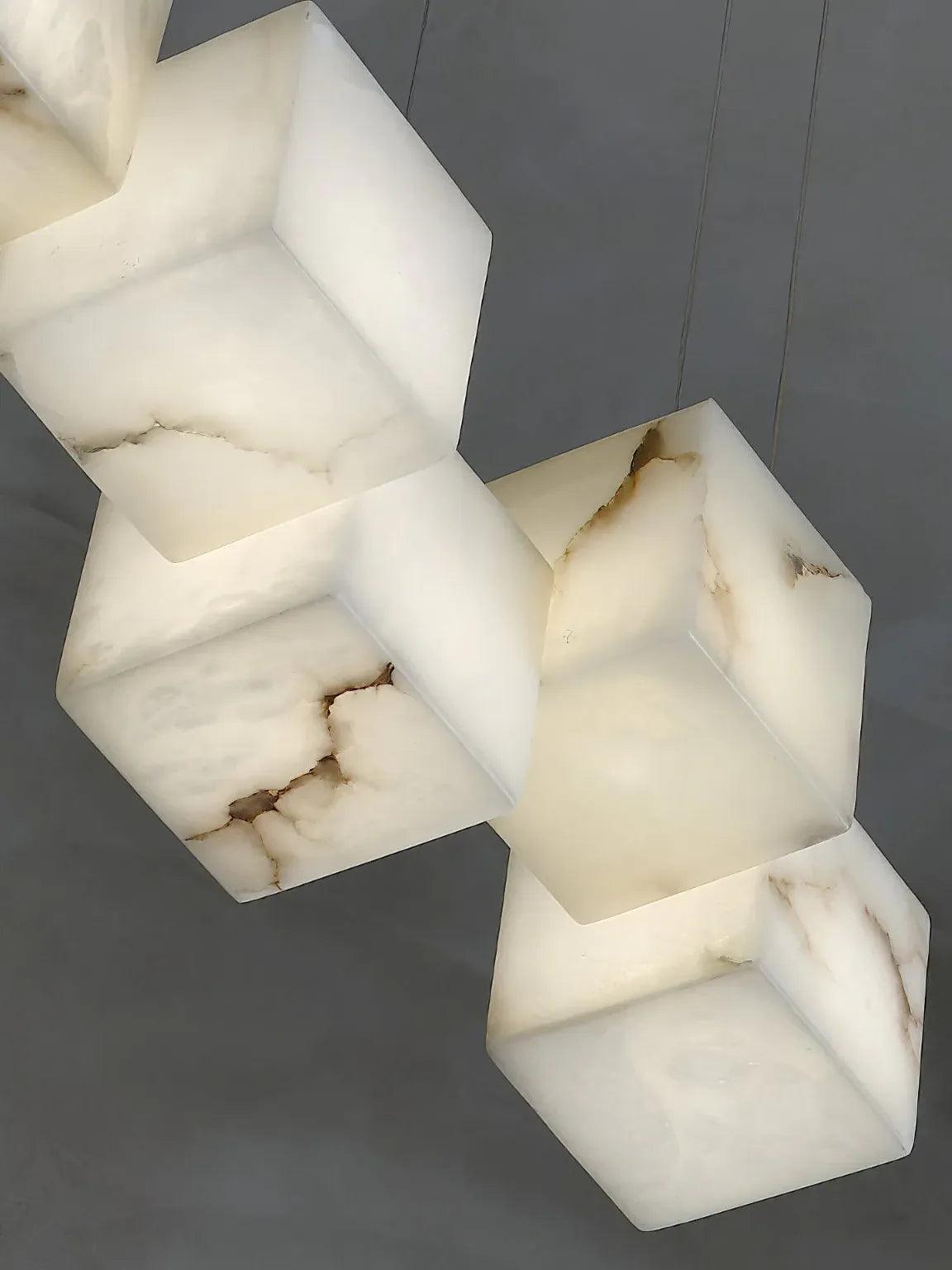 Kubusvormige hanglamp van marmer en messing met meerdere lichtpunten voor de eetkamer | boxzora