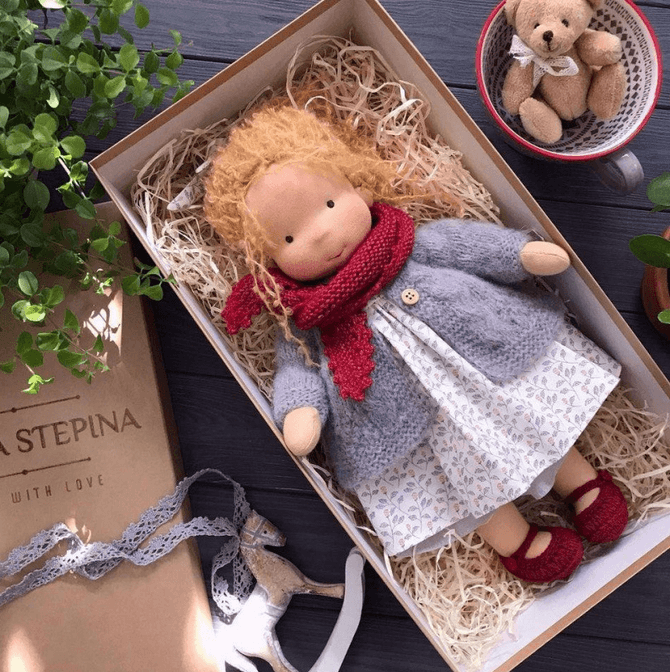 Ręcznie wykonana szmaciana lalka Waldorf Poppi