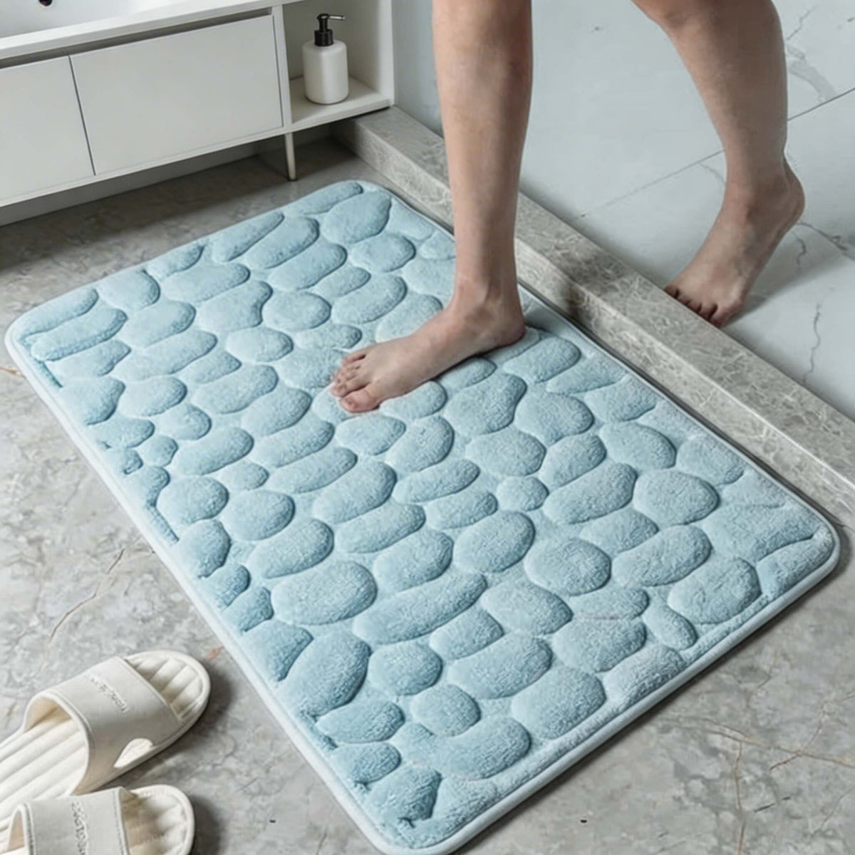 Reliéfní koupelnová předložka Cobblestone — korálový materiál, protiskluzová základna a rychleschnoucí absorpce vody