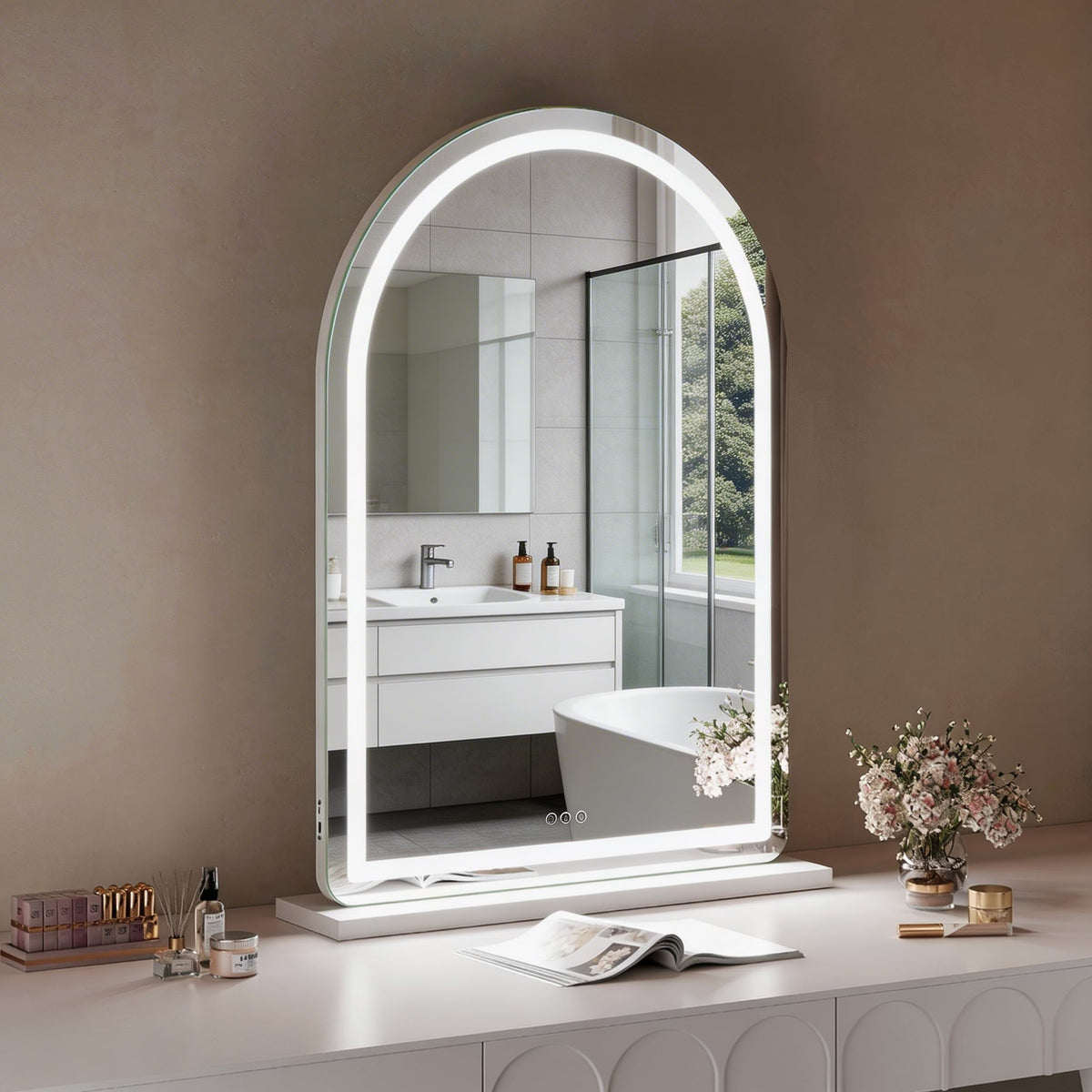 Specchio da trucco illuminato Luna Arch - base stabile in vetro, illuminazione LED regolabile