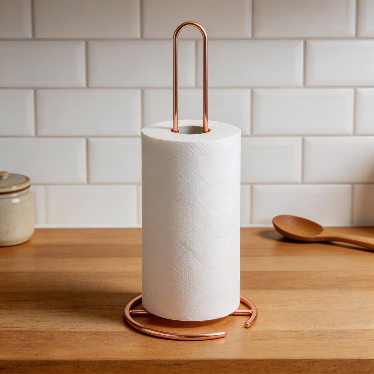 Moderne fritstående toiletpapirholder — robust design i jern, tung base, åben konstruktion