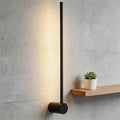 Modern linjär LED-vägglampa — väggmonterad aluminiumarmatur, mjuk silikondiffusor, dimbar funktion