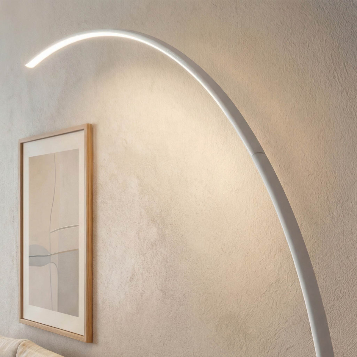 Modern Adjustable Metal Floor Lamp — Extendable Pole Design