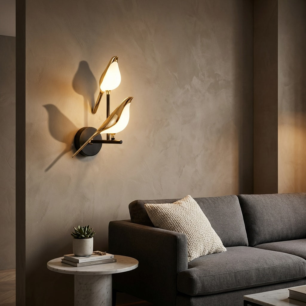 Nordisk LED-vägglampa — dimbart väggfäste, stomme i järn, glasskärm