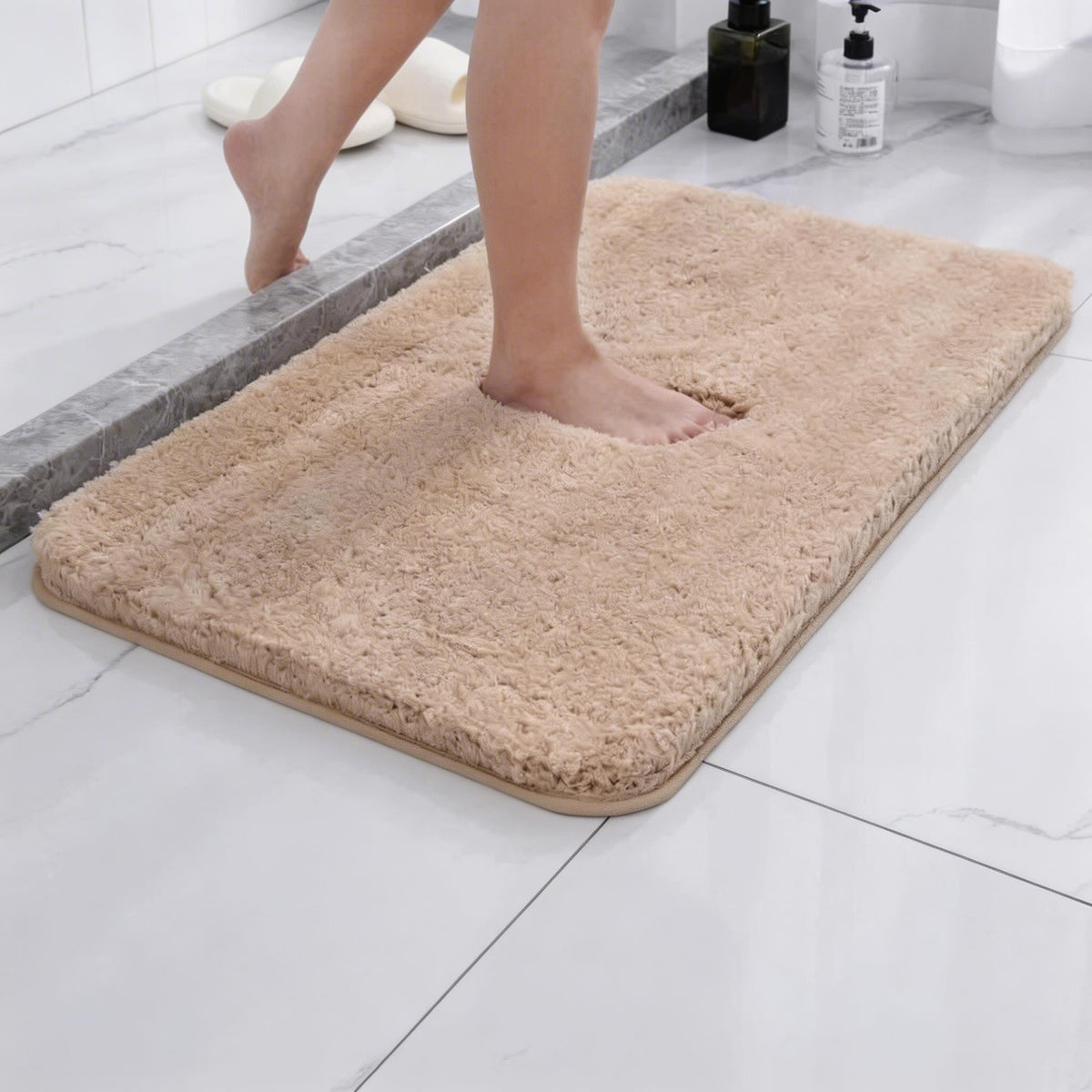 Maskintvättbar badrumsmatta i mikrofiber — halkfri, mycket absorberande, ultramjuk