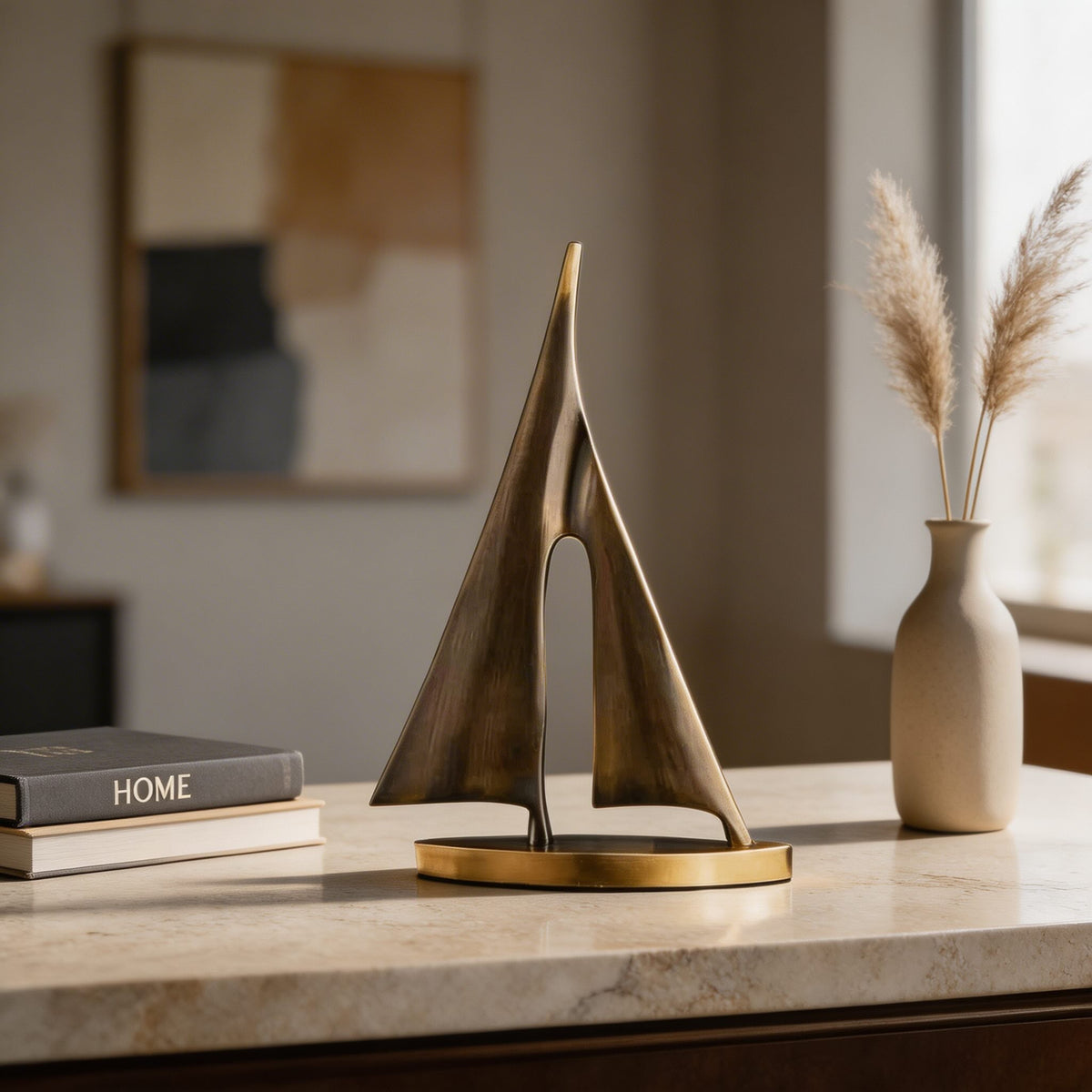 Scultura moderna a forma di barca a vela in rame — Finitura dorata, altezza 7.9 in