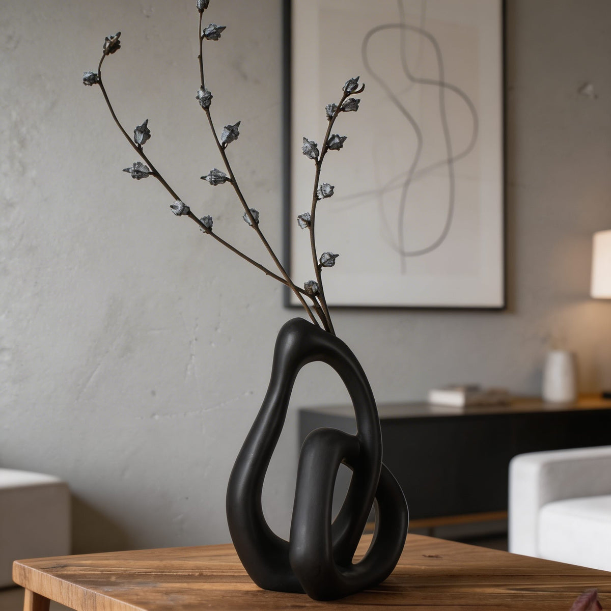 Vaso in ceramica nordico — Profilo scultoreo irregolare, rifinito a mano