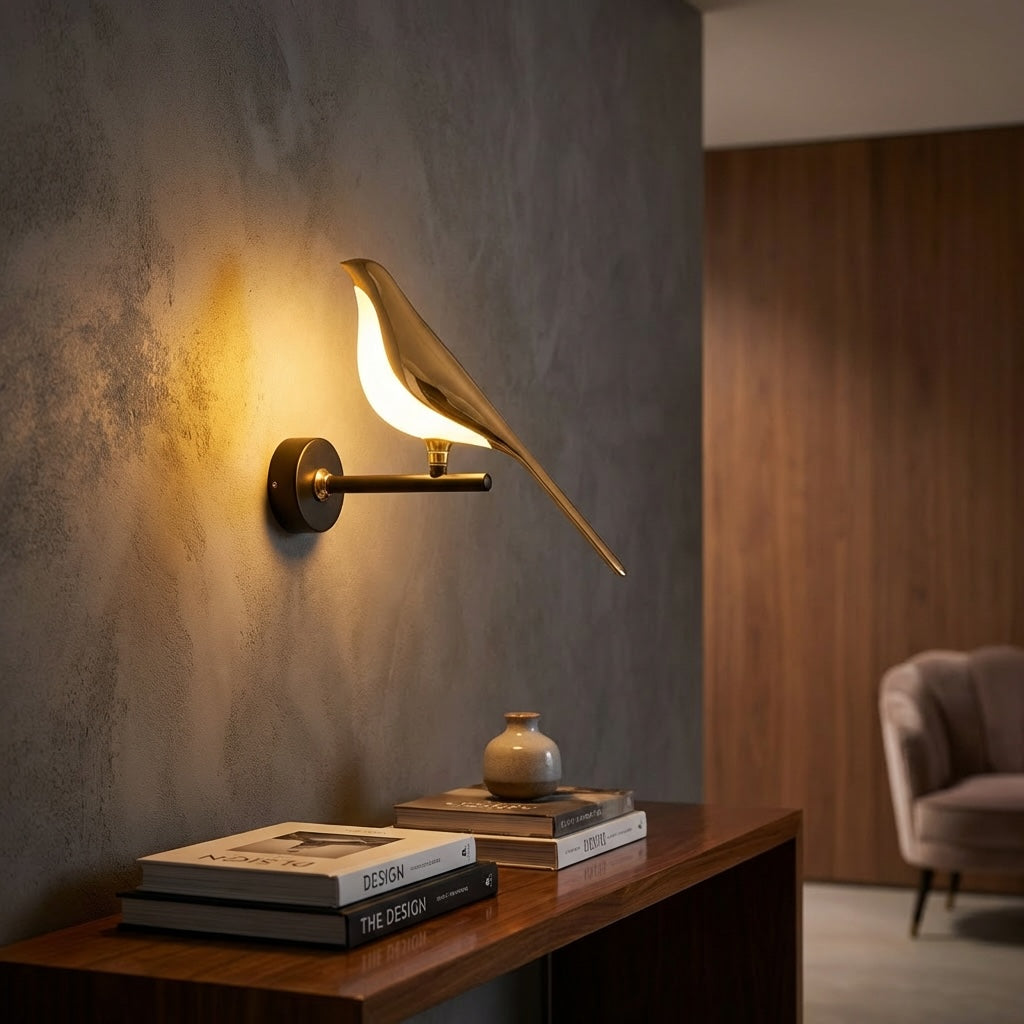 Nordisk LED-vägglampa — dimbart väggfäste, stomme i järn, glasskärm