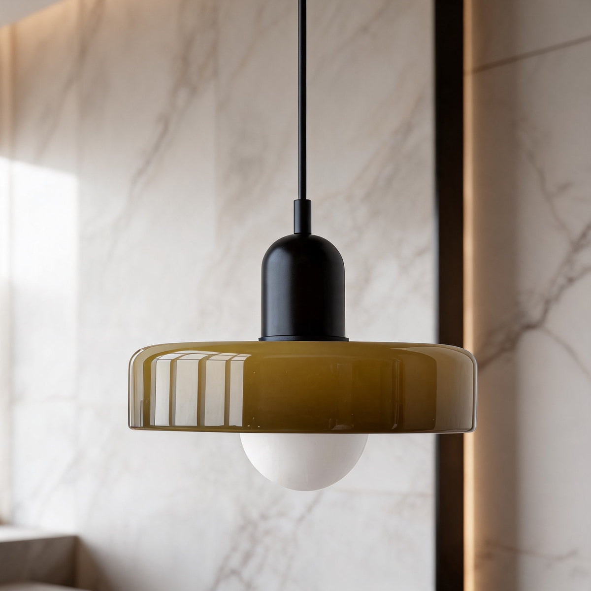 Nowoczesna mosiężna lampa wisząca — regulowany przewód zawieszenia, szklany klosz, gniazdo G9, 40W
