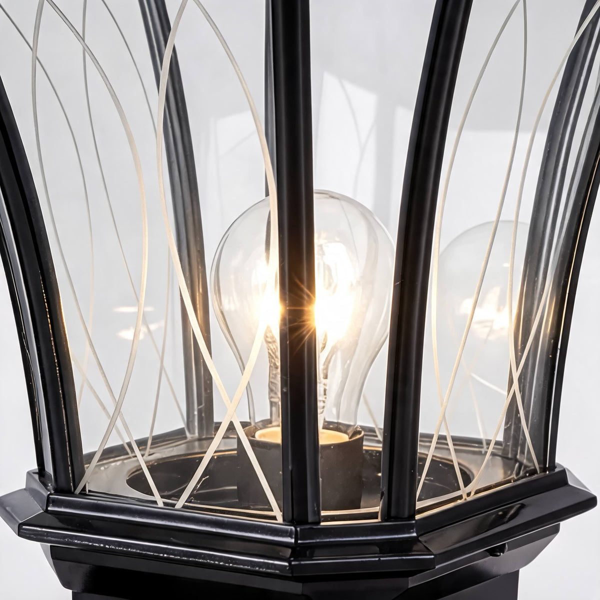Lampă solară tradițională de exterior tip stâlp — abajur octogonal din sticlă, construcție din aluminiu, LED de 5W