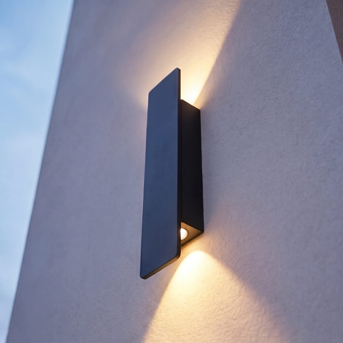 Modern utomhusvägglampa i aluminium – 18 W väggmonterad LED-armatur, vädertålig